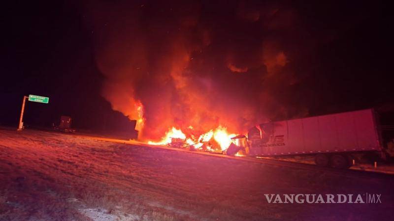 $!El hombre y la mujer lesionados fueron trasladados en código rojo a una clínica para recibir atención médica urgente.