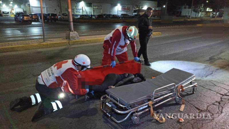 $!La lesionada, identificada como Vanessa, fue trasladada a un hospital en condición delicada.