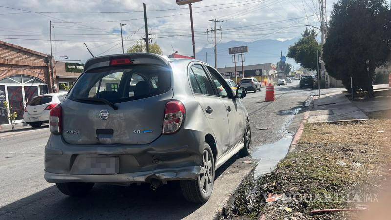 $!Elementos de Tránsito acudieron para tomar conocimiento del percance y coordinar el acuerdo.