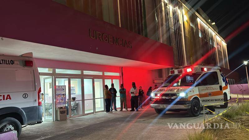 $!La menor fue llevada en ambulancia al aeropuerto Plan de Guadalupe, en Ramos Arizpe.