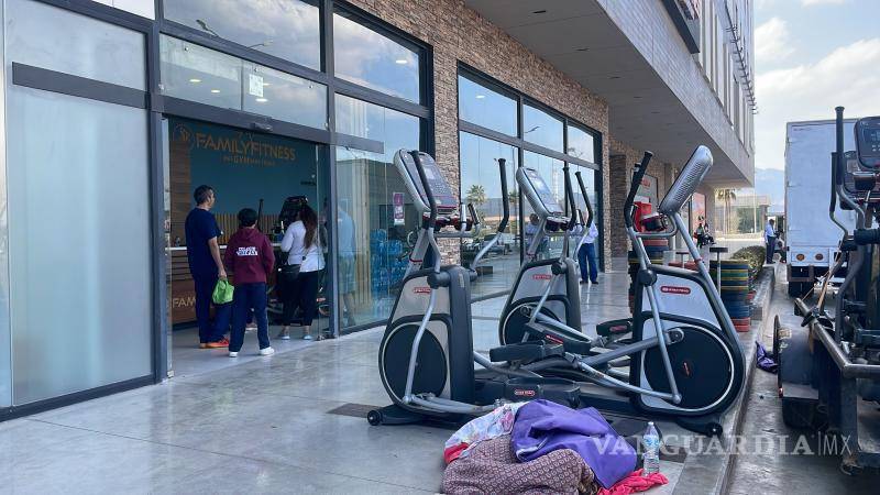 $!Usuarios llegaron al lugar sin previo aviso del cierre temporal anunciado por el negocio.