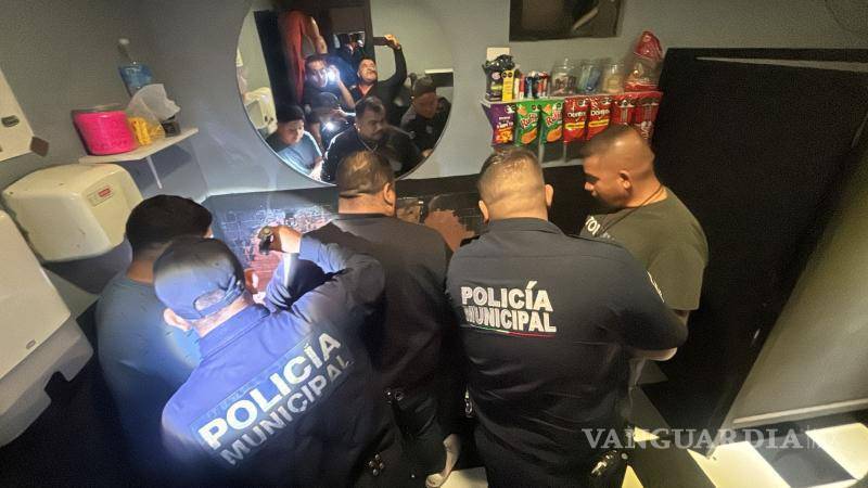 $!La DSPM de Torreón realizó un operativo de revisión en bares y restaurantes para garantizar el cumplimiento de las normativas de seguridad.