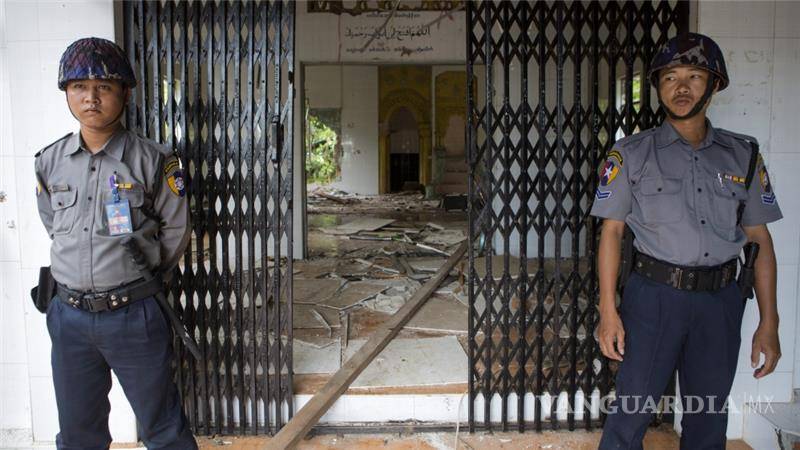 $!Turba quema mezquita en Mianmar; es el 2do ataque similar