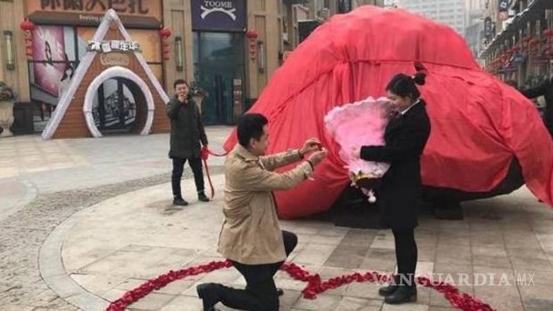 $!Chino regala una piedra de 33 toneladas a su novia para pedir su mano