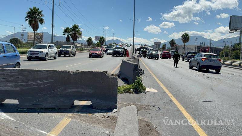 $!Una grúa fue necesaria para retirar el Chevrolet Malibú del lugar del accidente.