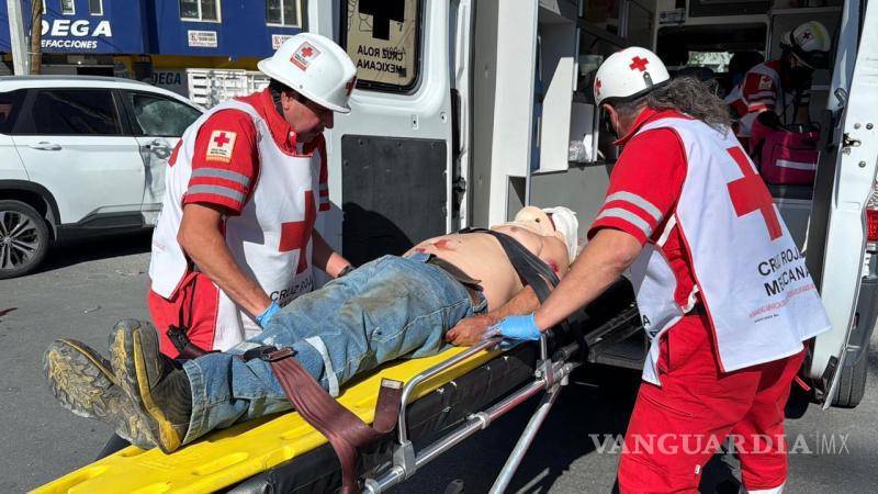 $!Paramédicos confirmaron el fallecimiento del hombre de 64 años en su domicilio de la colonia Pueblo Insurgentes.
