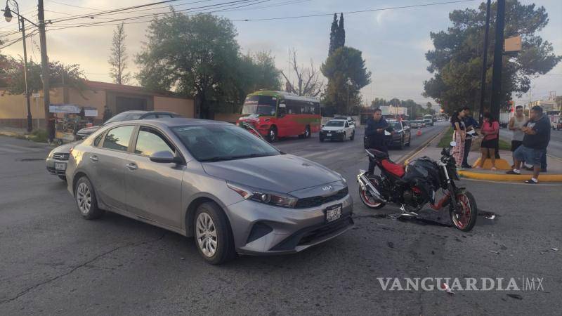 $!La conductora del automóvil quedó a disposición de las autoridades mientras se determinaban las responsabilidades por el accidente.
