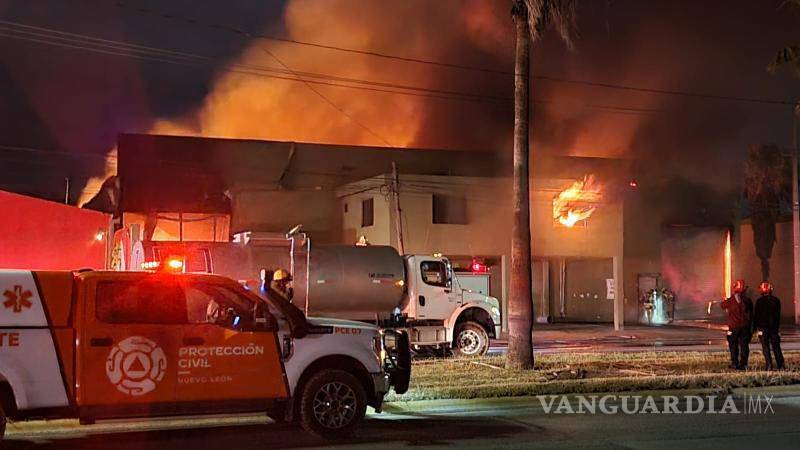 $!Arde bodega en parque industrial en Apodaca, Nuevo León