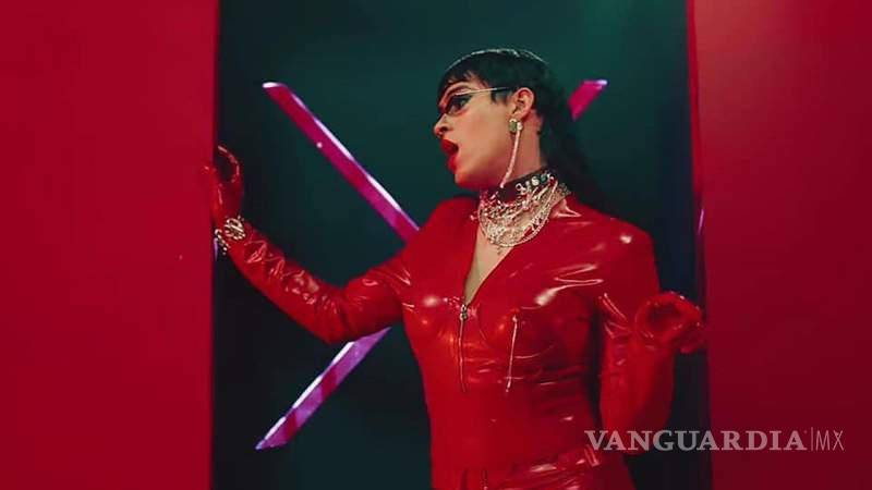 $!Bad Bunny en “drag” para su video Yo Perreo Sola.