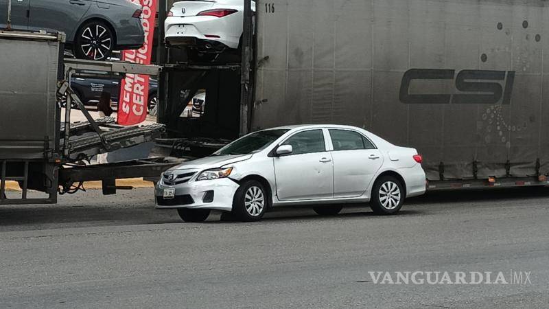 $!El choque ocurrió alrededor de las 11:00 horas en la vía que va de sur a norte, cerca del bulevar José Narro Robles.