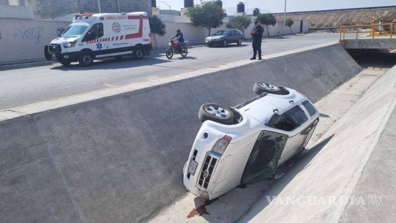 $!Afortunadamente ni el chofer ni su esposa resultaron lesionados.