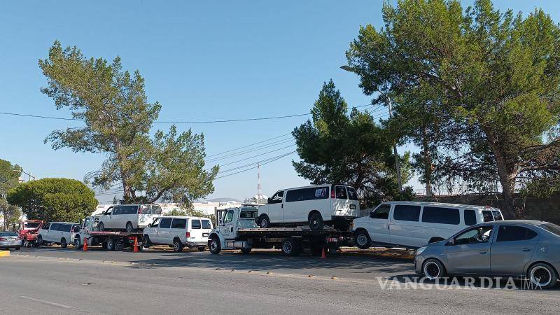 $!La Guardia Nacional aseguró los vagones con migrantes en un operativo en Saltillo, trasladándolos hasta las instalaciones de la FGR.