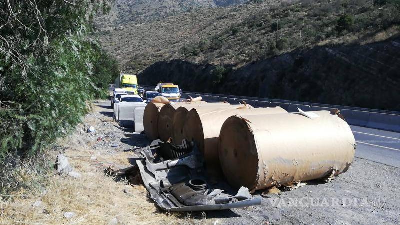 $!El tráiler y su carga fueron finalmente trasladados a un corralón y puestos a disposición del Ministerio Público de Arteaga.