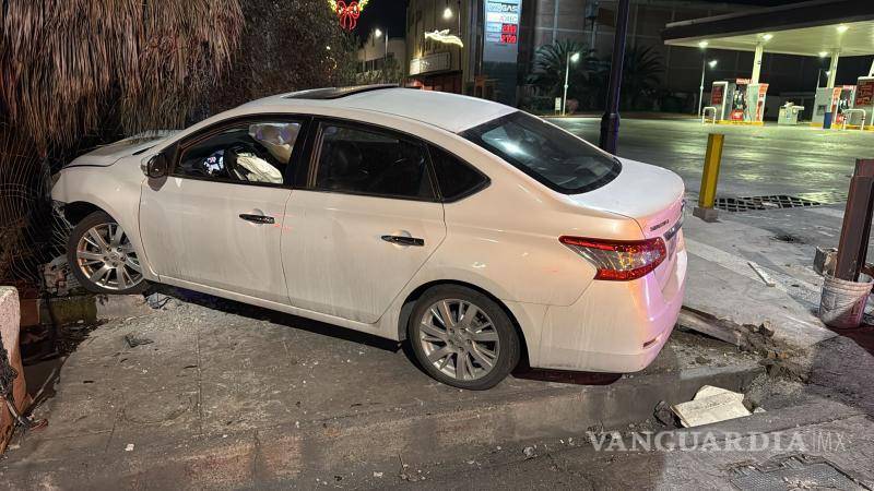 $!El automóvil, con reporte de robo en Nuevo Laredo, quedó bajo custodia de la FGE.