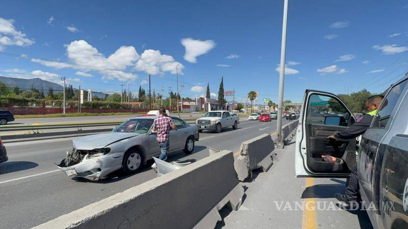 $!Elementos de Tránsito Municipal acudieron para asegurar el área y evitar otros percances.