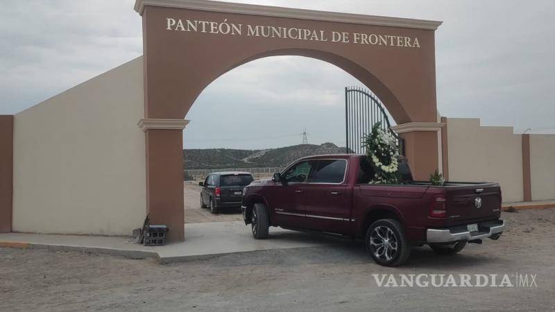 $!Con la primera sepultura requerida por la familia Estrada Ramos, el nuevo Panteón Municipal de Frontera inició sus operaciones.