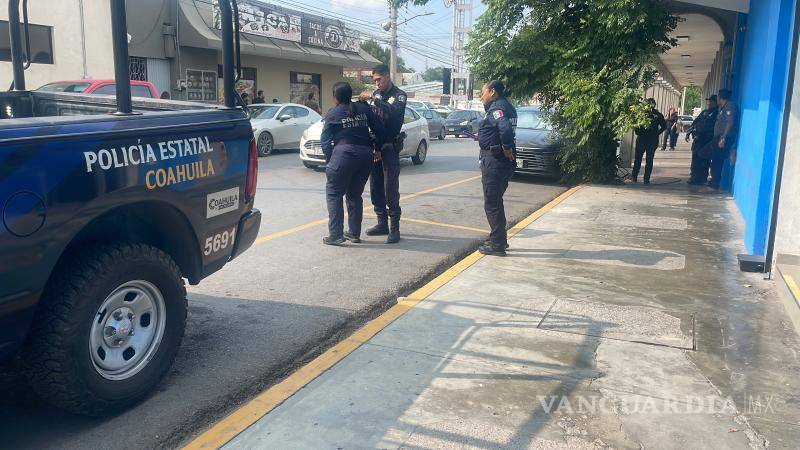 $!La seguridad se mantiene mientras familiares y amigos realizan las despedidas de Ana Laura de León Morín y Jaqueline Mora.