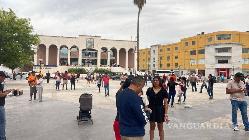 $!Los espacios habilitados para ver el eclipse, mostraron buen número de visitantes.