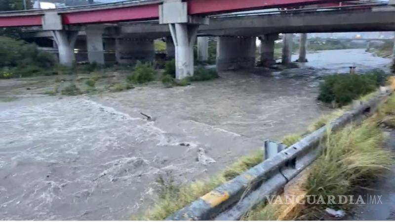 $!Las lluvias provocaron un deslave que afectó la circulación en la Carretera a Nuevo Laredo, sin que se reportaran personas lesionadas.