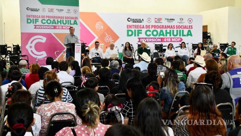 $!Durante el evento en el Auditorio Profesor Cuauhtémoc Cortez, funcionarios estatales y municipales refrendaron su compromiso con el desarrollo social.