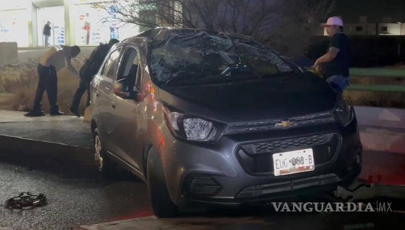 $!La intervención policiaca fue necesaria para controlar la situación y detener a los conductores involucrados en la pelea.