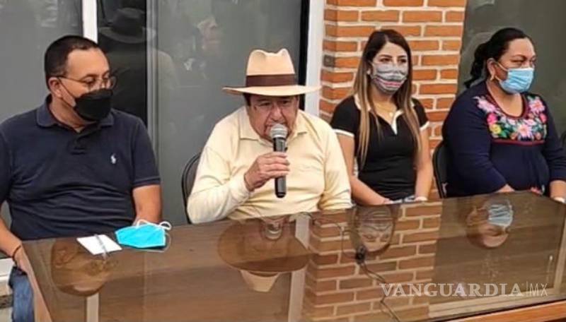 $!El presidente municipal de Yautepec, Agustín Alonso Mendoza, dijo que se siente “muy apenado” por la muerte del joven