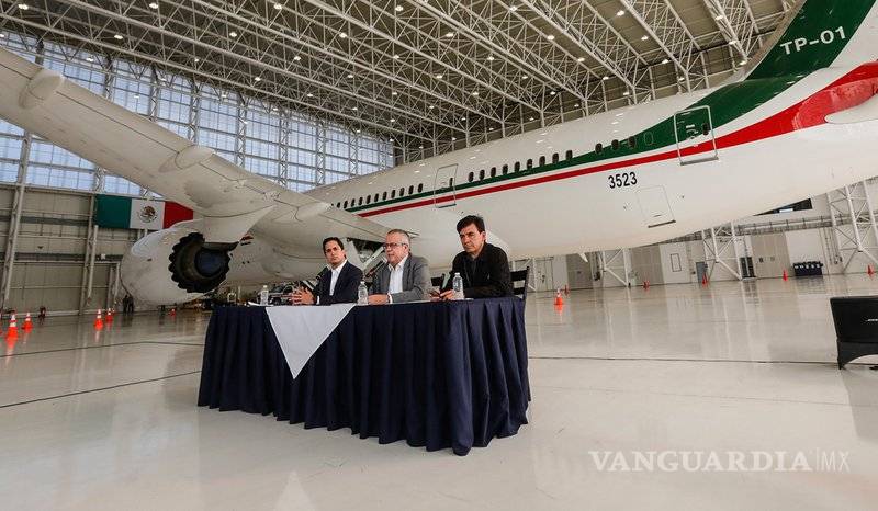 $!Cerveza ‘Lupe Reyes’ se cuelga del avión presidencial y Texcoco