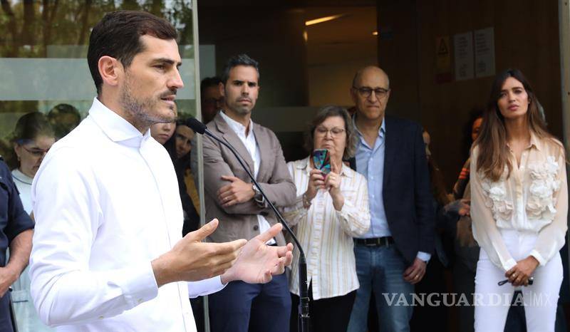 $!Iker Casillas sale del hospital tras infarto