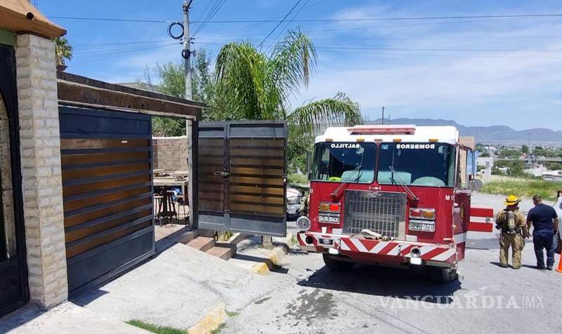 $!Personal de Bomberos de la estación sur acudió rápidamente al reporte en la colonia Vicente Guerrero.