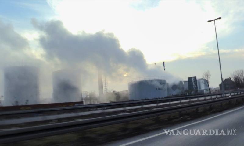 $!Fuga de ácido sulfúrico provoca nube tóxica en ciudad alemana