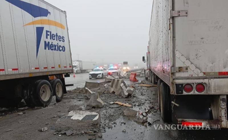 $!La baja visibilidad y el pavimento mojado provocaron múltiples percances en distintos puntos de la autopista, principalmente a la altura del kilómetro 12 y el kilómetro 10.