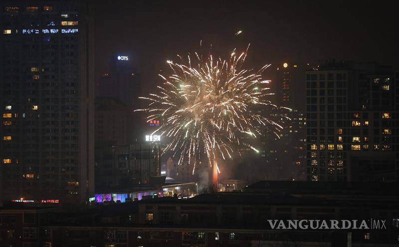 $!Pekín recibe el Año del Gallo envuelta en esmog