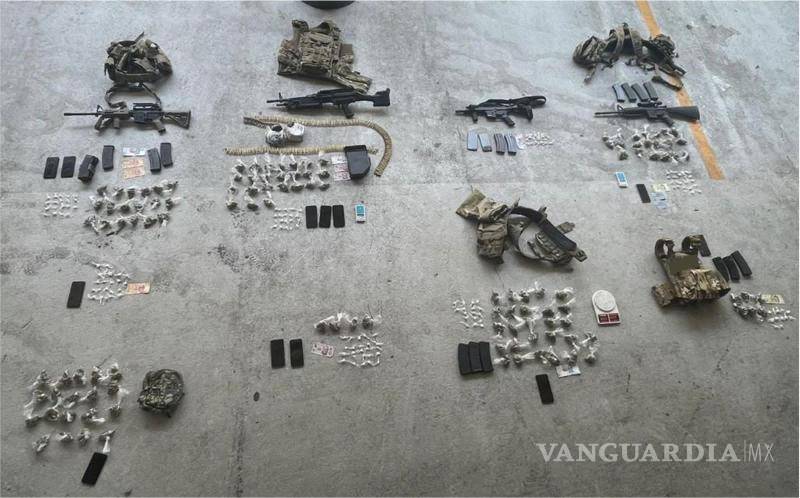 $!A los presuntos se les decomisaron varias dosis de droga, así como armas, celulares y dinero en efectivo.
