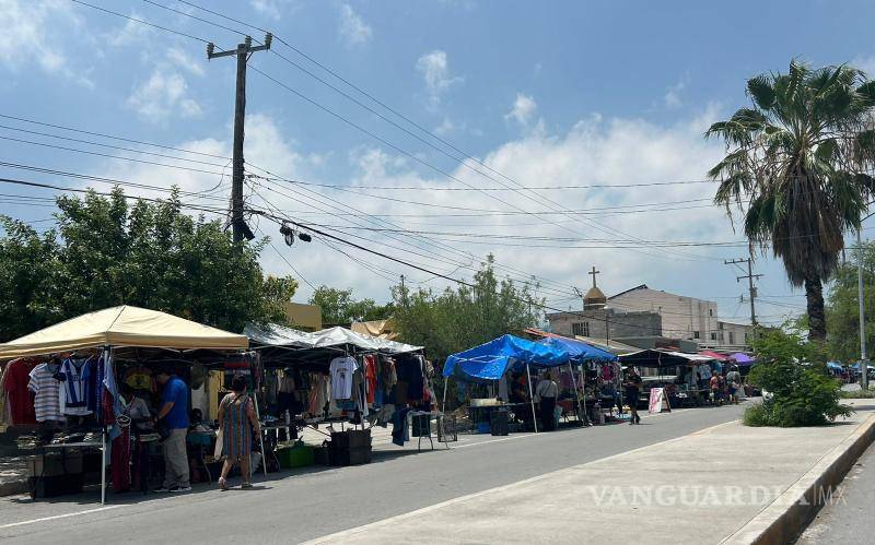 $!Los vendedores de las pulgas de Monclova han tenido que recurrir a préstamos, reducir gastos y modificar la forma de surtir mercancía para mantenerse en actividad ante la falta de circulante y empleo.