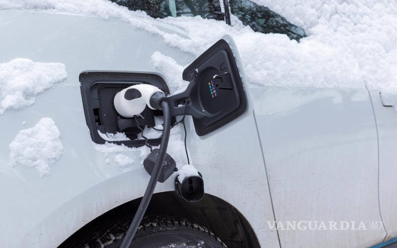 $!El frío sí le pega a los autos eléctricos, puede reducir hasta un 40% su autonomía