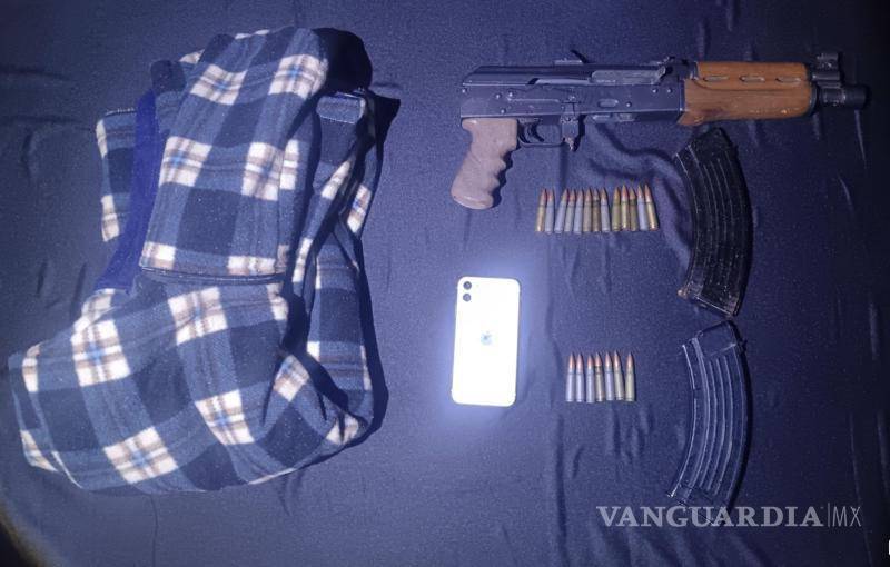 $!Interceptan a menor con un arma larga oculta con ¡una cobija!, en Nuevo León