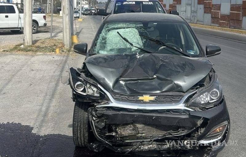 $!La rápida intervención de Tránsito Municipal permitió la detención del presunto responsable en una gasolinera cercana.