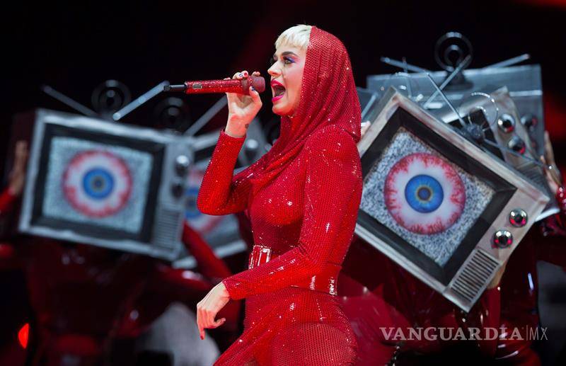 $!Katy Perry deslumbra en Barcelona con excesivo concierto (Video)