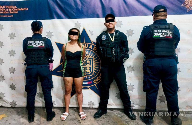 $!Cae joven que se hacía pasar por policía y vestía chaleco con la leyenda “Operaciones especiales”, en NL