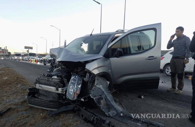 $!El accidente afectó la circulación de la mencionada vía por más de una hora sobre los carriles de norte a sur.