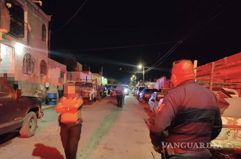 $!La vivienda ubicada sobre la calle 10 de Mayo fue resguardada por las autoridades.
