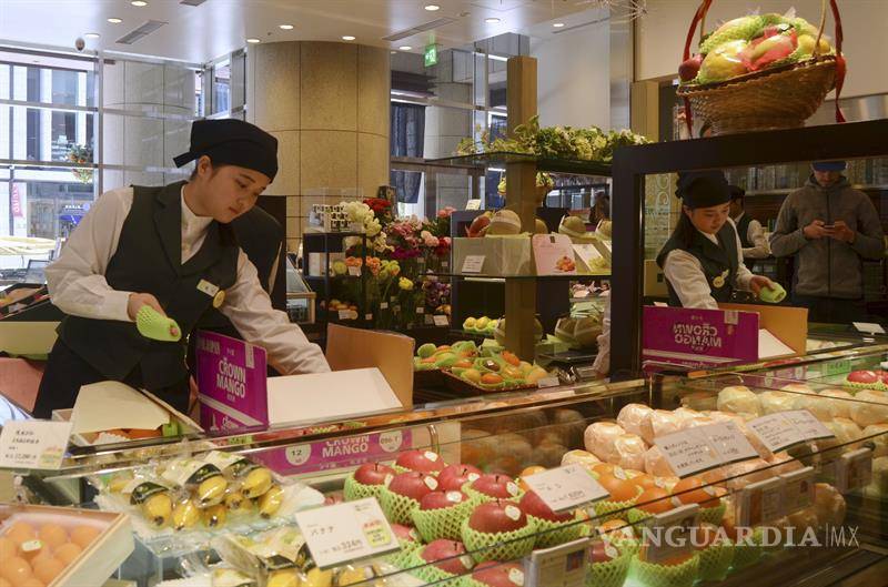 $!Sembikiya, una frutería en Japón vende una fresa a 436 dólares y melones a 218