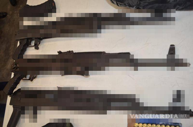 $!Armas largas, cortas y cartuchos asegurados durante la intervención policial en 2023.