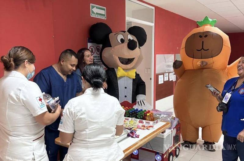 $!Integrantes del diplomado entregaron juguetes a menores que recibían atención en el Hospital Materno Infantil.