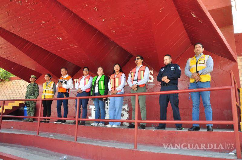 $!La comunidad tecnológica fue evacuada hacia el estadio Carlos Roldán Sanders, establecido como punto de reunión durante el ejercicio.