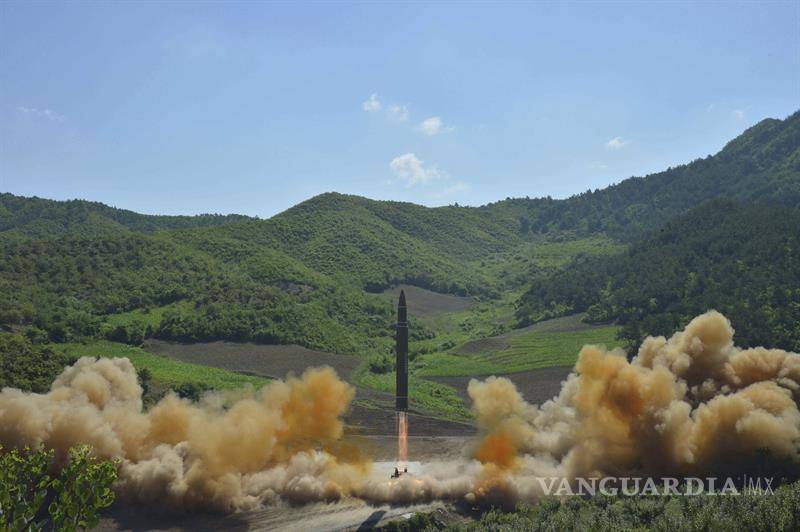 $!Misil lanzado puede transportar una &quot;gran cabeza nuclear”: Kim Jong-un