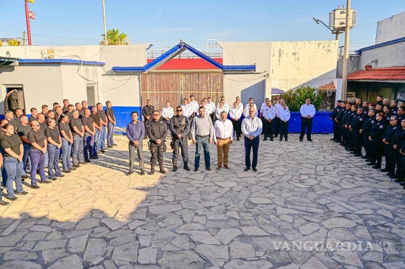 $!Autoridades municipales entregaron nuevos nombramientos a mandos policiacos en Monclova.