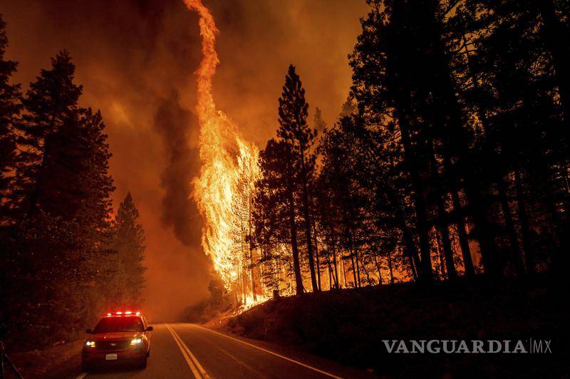 $!Incendio ‘Dixie’ consume bosques de California, ya es el segundo mayor en su historia