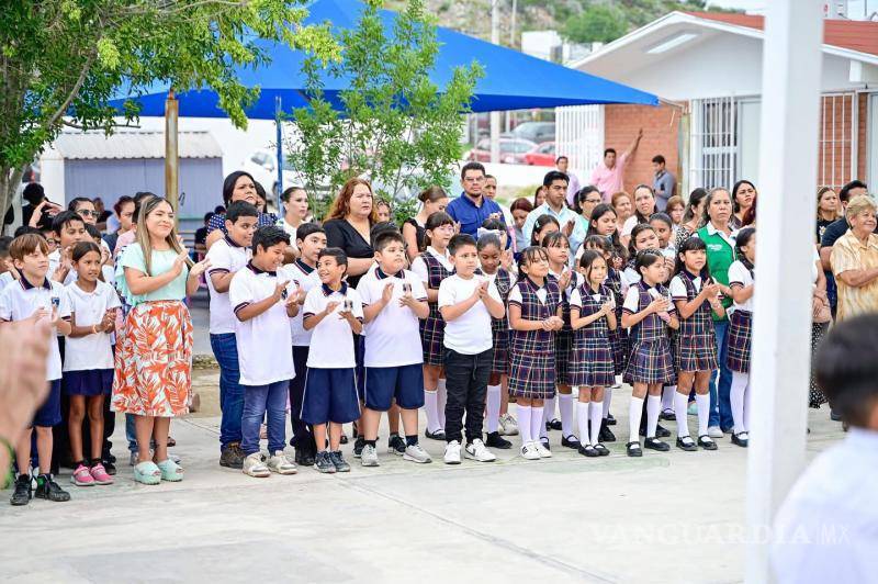 $!Autoridades y docentes durante el corte de listón de las nuevas instalaciones
