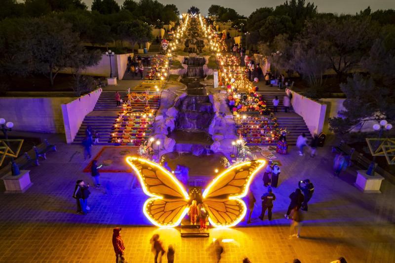 $!El monumental Altar de Muertos en el Parque Las Maravillas contó con parecencia de Orozco en la organización.